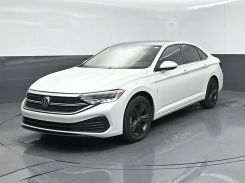 Used 2024 Volkswagen Jetta SE FWD image 4