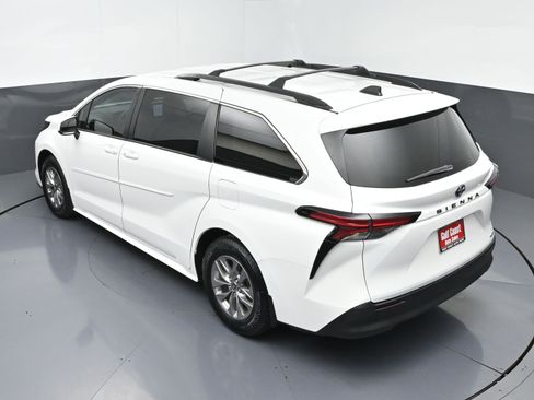 Certified 2022 Toyota Sienna LE image 44
