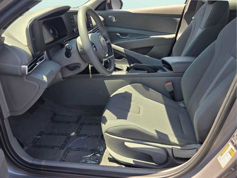 Used 2024 Hyundai Elantra SE FWD image 7