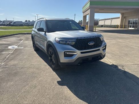 Used 2023 Ford Explorer ST w/ Equipment Group 401A image 2