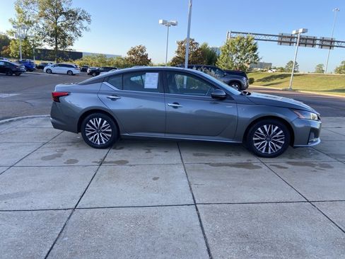 Used 2023 Nissan Altima 2.5 SV image 12