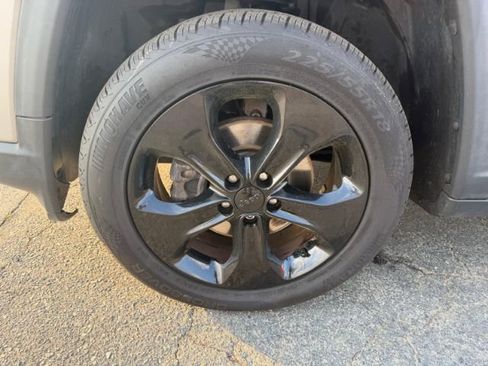 Used 2020 Jeep Compass Latitude image 15