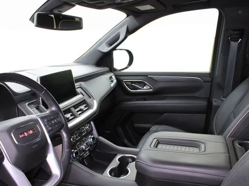 Used 2021 GMC Yukon SLT w/ SLT Premium Package image 12