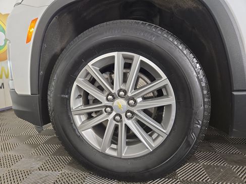 Used 2022 Chevrolet Traverse LT FWD image 33