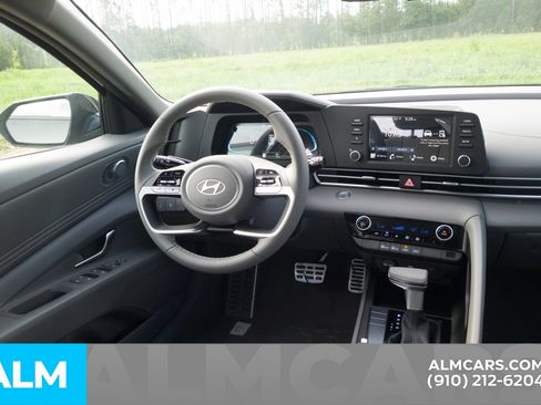 Used 2025 Hyundai Elantra Sport FWD image 20