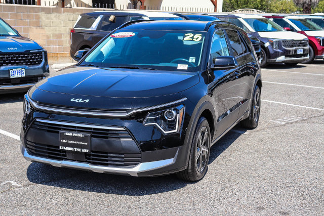 Certified 2025 Kia Niro EX FWD image 4
