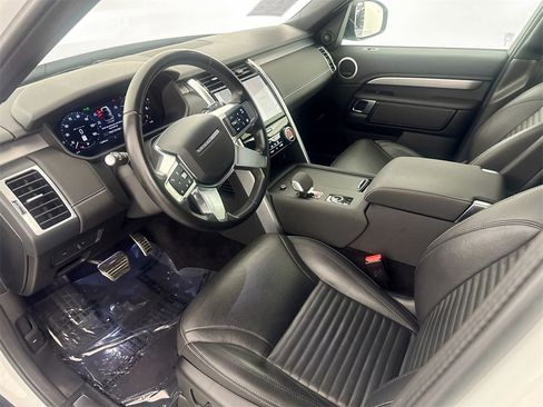 Used 2023 Land Rover Discovery S R-Dynamic image 9