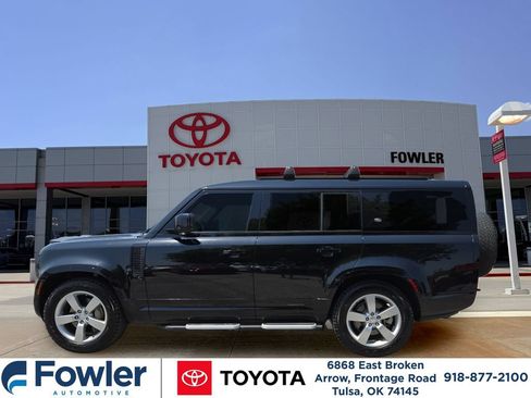 Used 2023 Land Rover Defender 130 SE AWD/4WD image 2