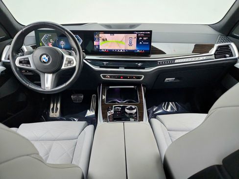 Used 2024 BMW X7 xDrive40i w/ M Sport Package image 21