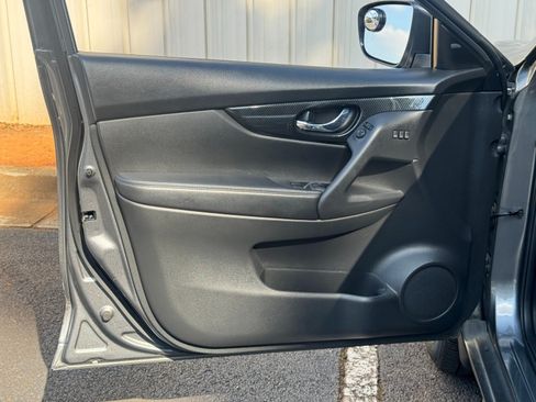 Used 2018 Nissan Rogue SL w/ Premium Package FWD image 41