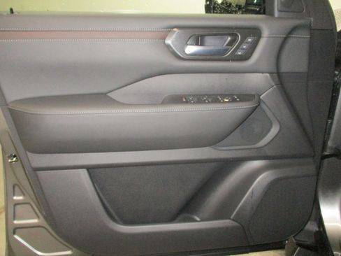 New 2025 Nissan Armada SL w/ Captain's Chari Seat Package image 15