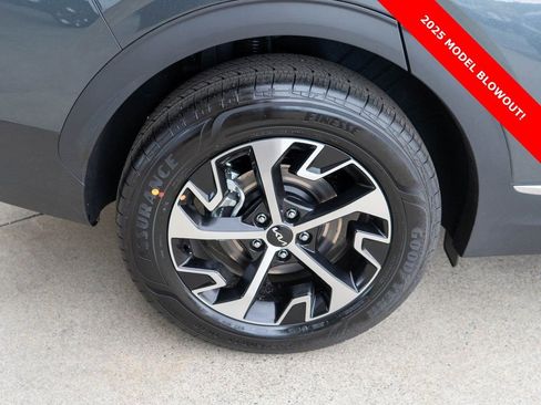 New 2025 Kia Sportage EX image 30