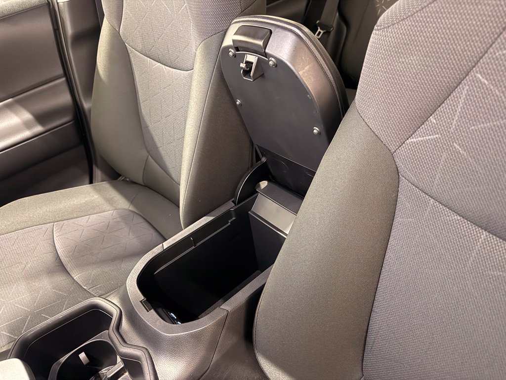 Used 2025 Toyota RAV4 XLE FWD image 27