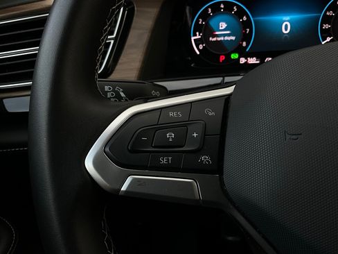 Used 2025 Volkswagen Atlas SE image 36