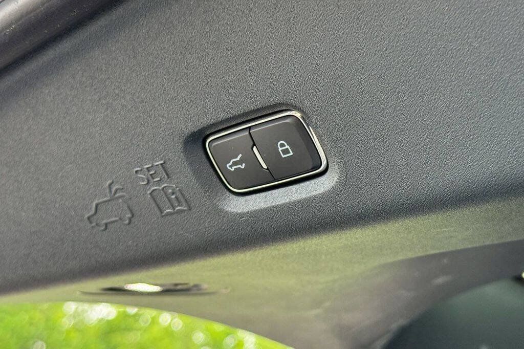 Used 2025 Ford Expedition Active AWD/4WD image 24