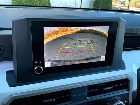 Used 2024 Toyota Tacoma TRD Off-Road image 28