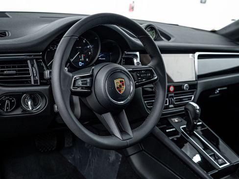 Certified 2026 Porsche Macan image 14