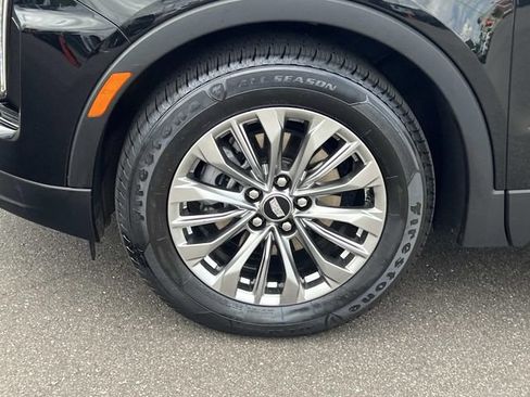 Certified 2025 Cadillac XT4 Premium Luxury AWD/4WD image 8