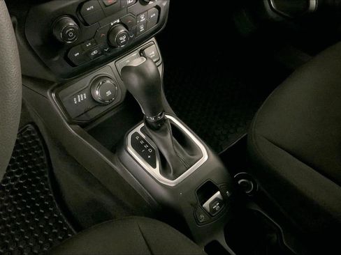 Used 2023 Jeep Renegade Latitude AWD/4WD image 17