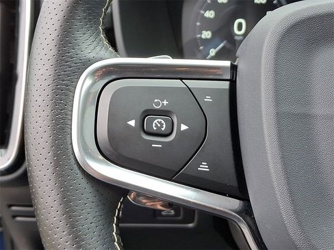 Used 2020 Volvo XC40 T5 R-Design w/ Protection Package Premier image 21