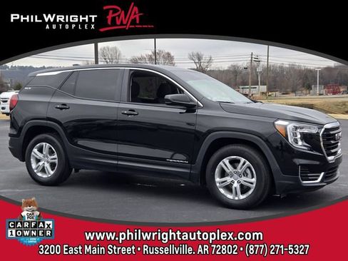 Used 2024 GMC Terrain SLE image 1