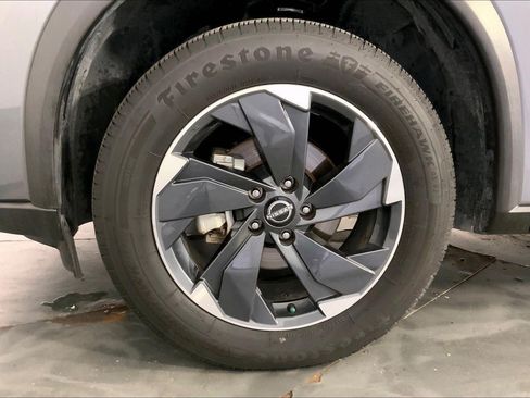 Used 2025 Nissan Rogue SV AWD/4WD image 9