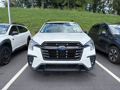 Used 2023 Subaru Ascent Onyx Edition AWD/4WD image 2