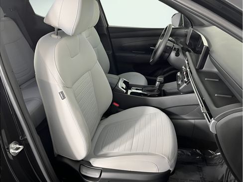 Used 2025 Hyundai Santa Cruz SE AWD/4WD image 16
