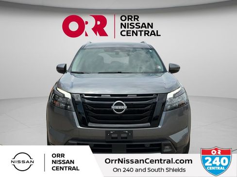 Used 2025 Nissan Pathfinder SL w/ Black Appearance Package FWD image 2