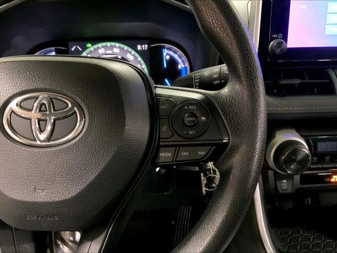 Used 2025 Toyota RAV4 LE AWD/4WD image 25