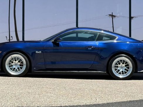 Used 2018 Ford Mustang GT Premium w/ GT Performance Package RWD image 5