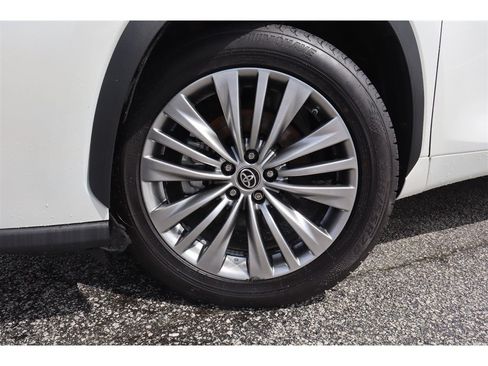Used 2021 Toyota Highlander Platinum FWD image 13