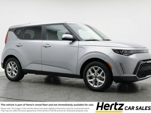 Used 2025 Kia Soul LX w/ LX Technology Package FWD image 1