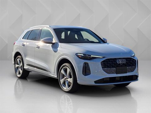 New 2025 Audi Q5 Premium Plus image 8