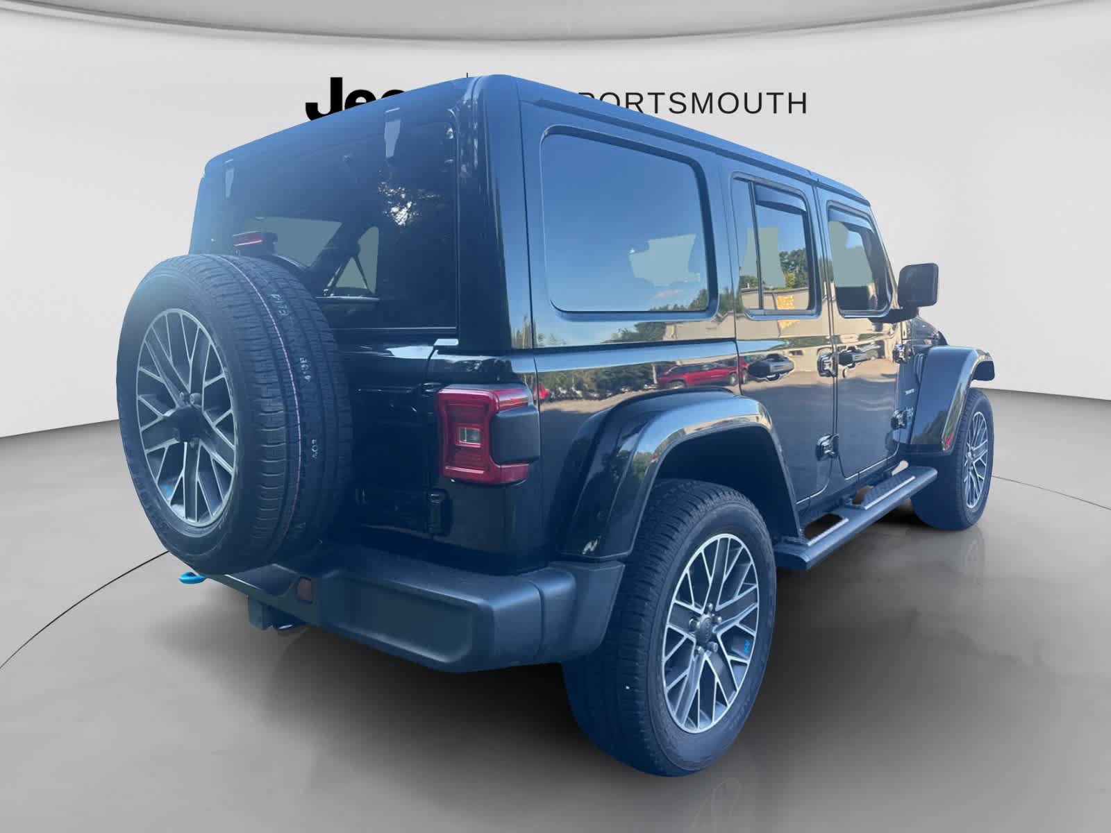 Used 2023 Jeep Wrangler Unlimited Sahara w/ Cold Weather Group AWD/4WD image 27