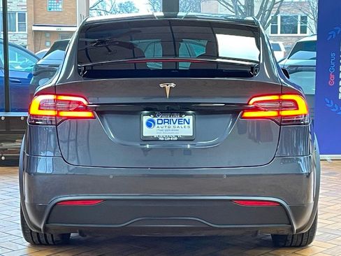 Used 2022 Tesla Model X image 11