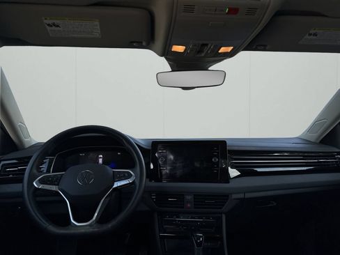 Used 2025 Volkswagen Jetta SE FWD image 13