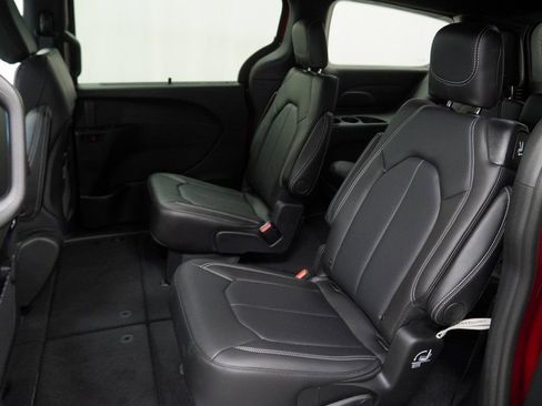 New 2026 Chrysler Pacifica Select image 17