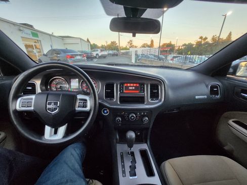 Used 2011 Dodge Charger SE RWD image 15