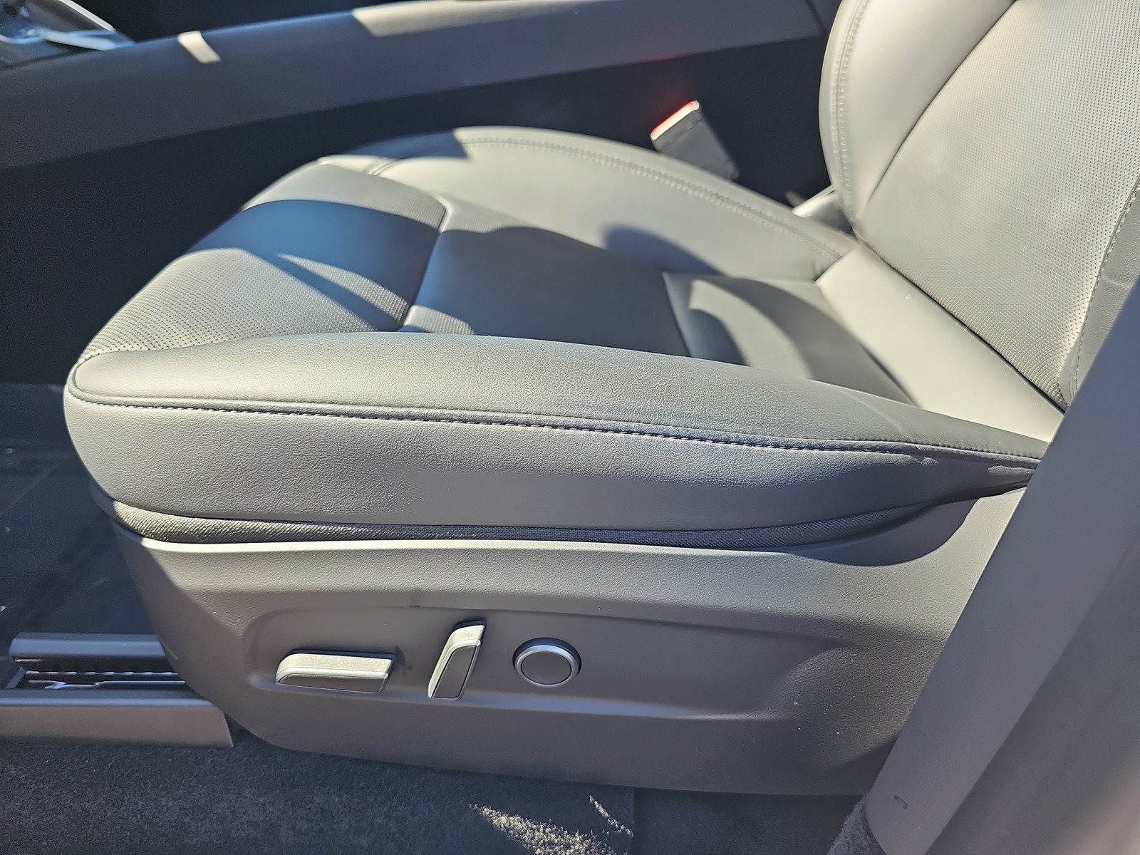 Used 2026 Tesla Model Y AWD image 25