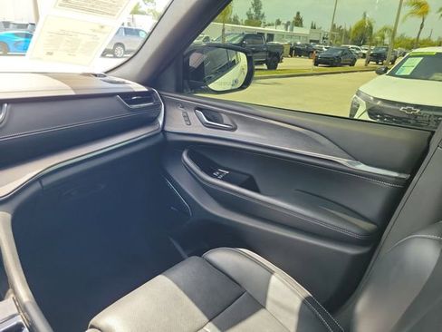 Used 2022 Jeep Grand Cherokee Overland w/ Luxury Tech Group IV image 14