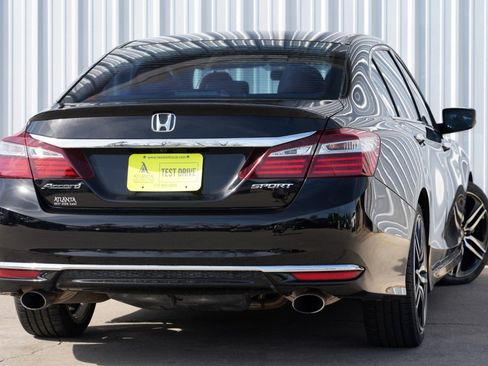 Used 2017 Honda Accord Sport image 4