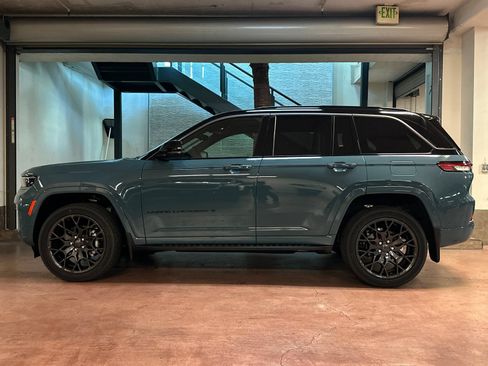 New 2026 Jeep Grand Cherokee Summit w/ Obsidian Package AWD/4WD image 2