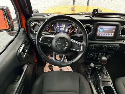 Used 2018 Jeep Wrangler Unlimited Sahara AWD/4WD image 22