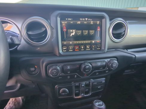 Used 2019 Jeep Wrangler Unlimited Sahara w/ Uconnect 4C Nav & Sound Group image 13