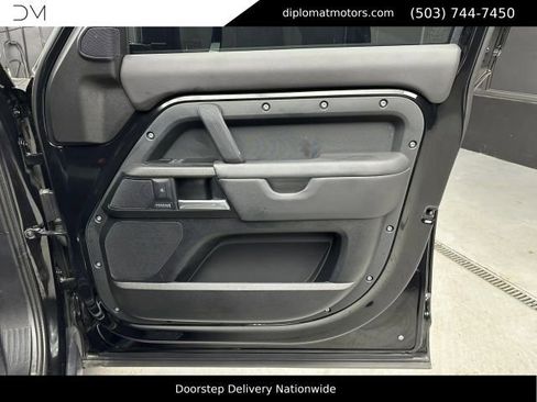 Used 2025 Land Rover Defender 110 V8 AWD/4WD image 25