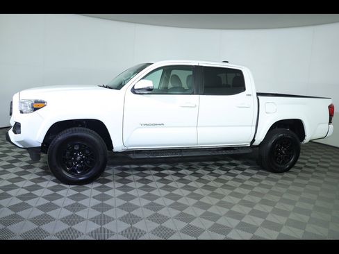 Used 2022 Toyota Tacoma SR5 image 16