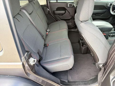 Used 2024 Jeep Wrangler Unlimited Rubicon image 27