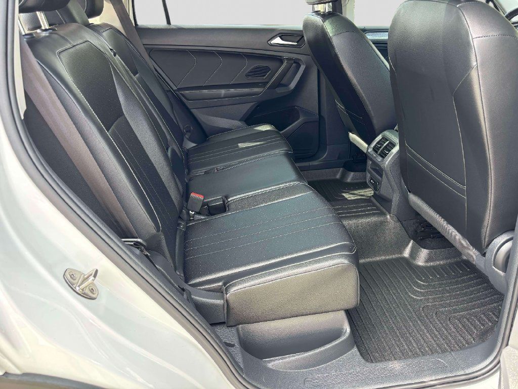 Used 2022 Volkswagen Tiguan SE AWD/4WD image 17