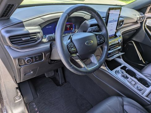 Certified 2023 Ford Explorer Platinum w/ Technology Package AWD/4WD image 8